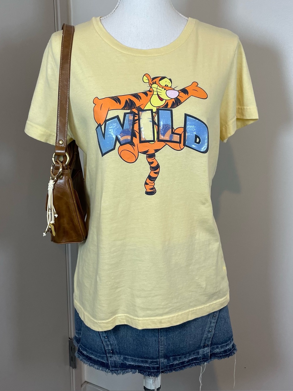 Butter Yellow Disney Wild Tigger Winnie the Pooh Medium Graphic T-shirt